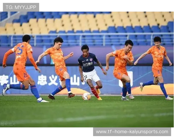 年轻中场在训练中展现出色视野,战术阅读能力获得认可