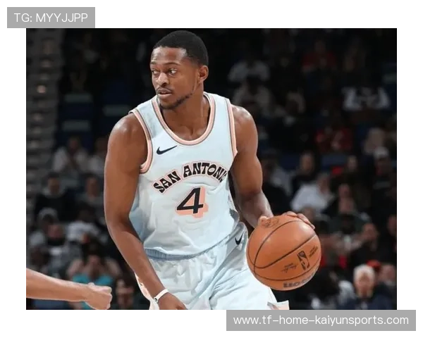 达龙·福克斯变向突入禁区上篮得分，马刺防线连续失位告急